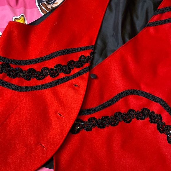 Red and black sequin vest - Picture 6 of 9